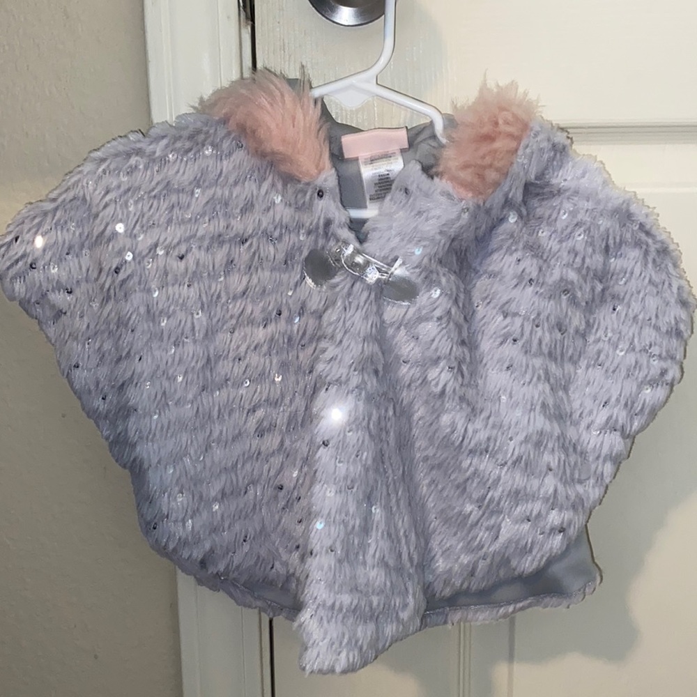 Little Lass light grey poncho